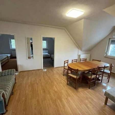 Gabor Aron Apartment ไฮจ์ดุสโซบอสโล ภายนอก รูปภาพ
