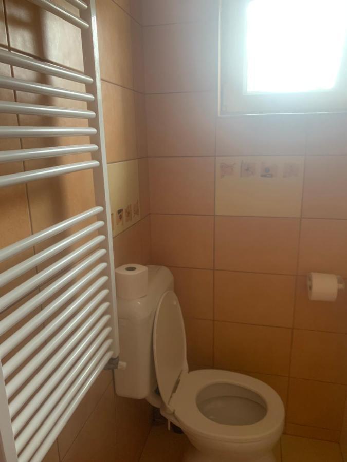 Gabor Aron Apartment ไฮจ์ดุสโซบอสโล ภายนอก รูปภาพ