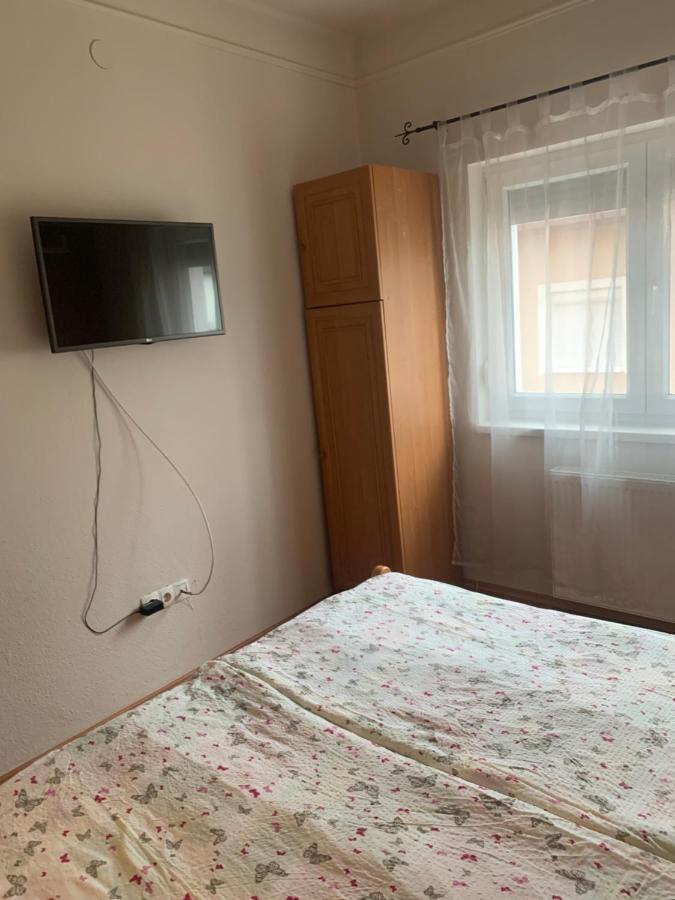 Gabor Aron Apartment ไฮจ์ดุสโซบอสโล ภายนอก รูปภาพ