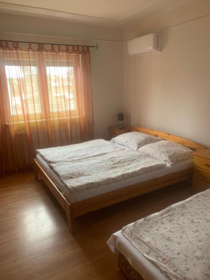 Gabor Aron Apartment ไฮจ์ดุสโซบอสโล ภายนอก รูปภาพ