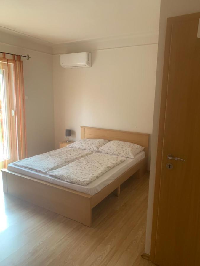 Gabor Aron Apartment ไฮจ์ดุสโซบอสโล ภายนอก รูปภาพ