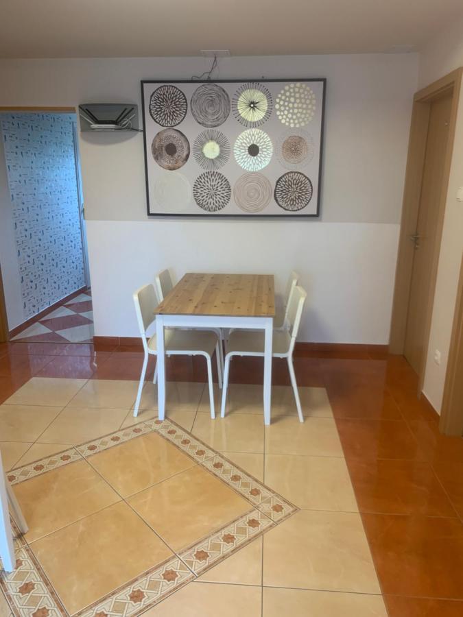 Gabor Aron Apartment ไฮจ์ดุสโซบอสโล ภายนอก รูปภาพ