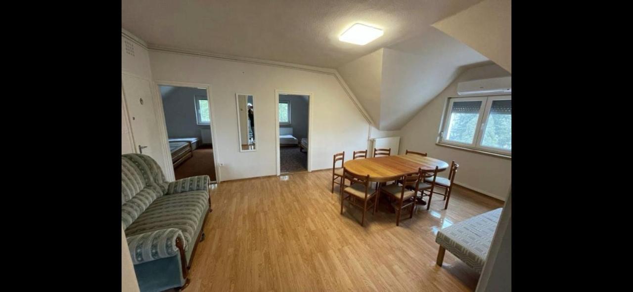 Gabor Aron Apartment ไฮจ์ดุสโซบอสโล ภายนอก รูปภาพ