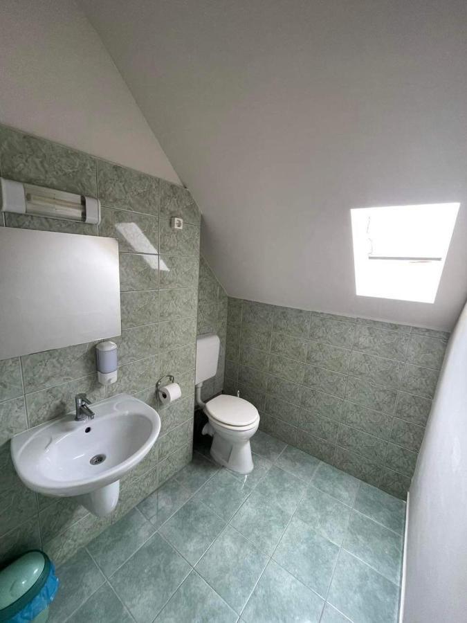 Gabor Aron Apartment ไฮจ์ดุสโซบอสโล ภายนอก รูปภาพ